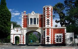 帕拉瑪塔(Parramatta)都鐸門房(Tudor Gatehouse) 帕拉瑪塔(Parramatta)都鐸門房(Tudor Gatehouse)